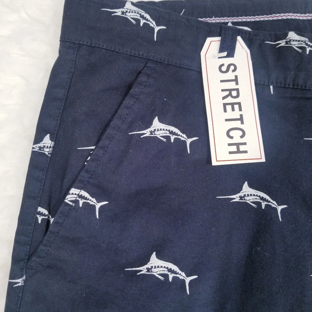 Hudson & Barrow navy blue fish print shorts. 34 - Picture 4 of 14